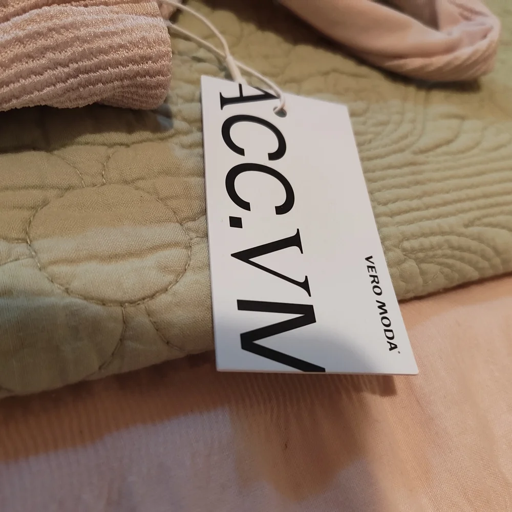 Vero Moda Pink and Green Textured Fabric - Picture 3 of 7